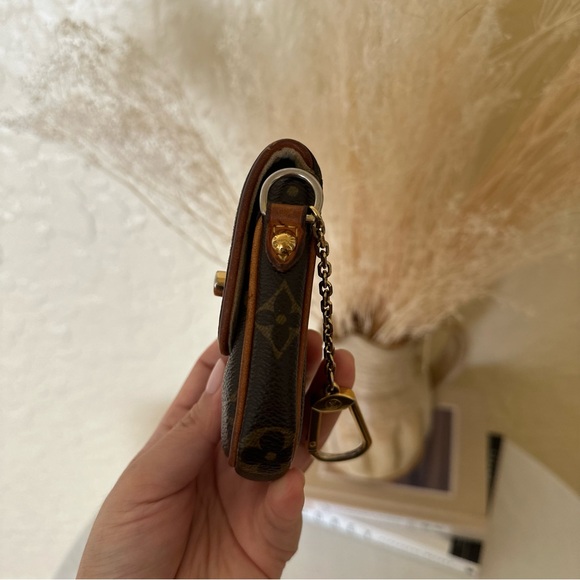 Louis Vuitton Turam Key Holder - Picture 2 of 7